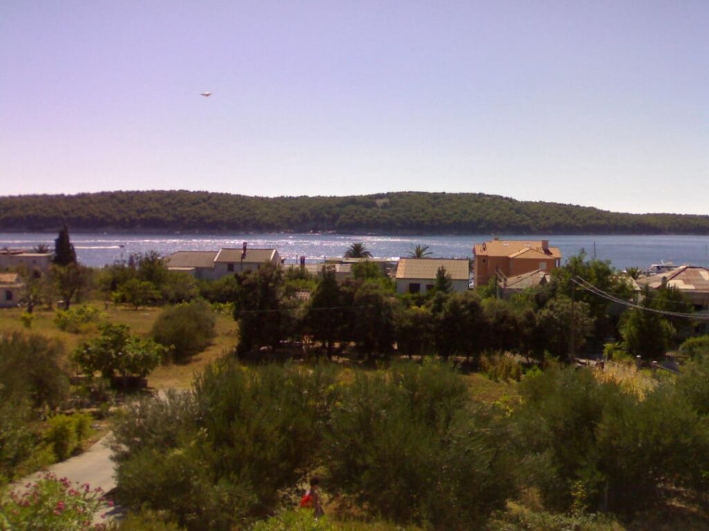 Serious! Can someone explain what is this object in the sky?