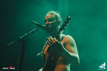 Alien Weaponry