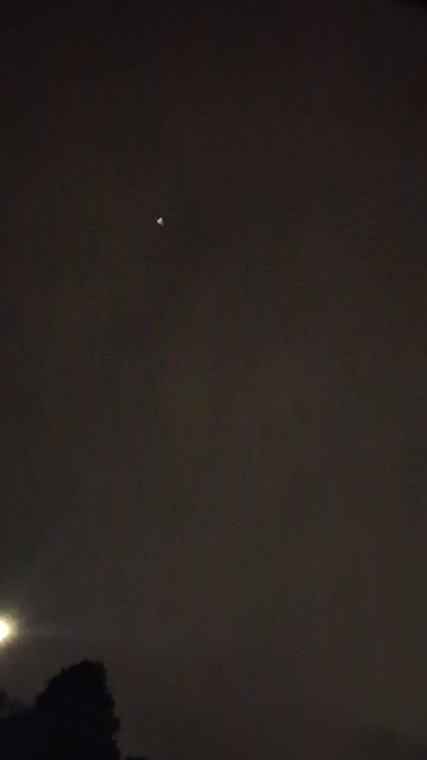 UAP, UFO, Drone? - WTF Is this?  Captured in Melbourne Australia, at 12:13am 2nd March 2026