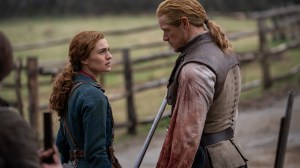 Sophie Skelton and Sam Heughan in 'Outlander'