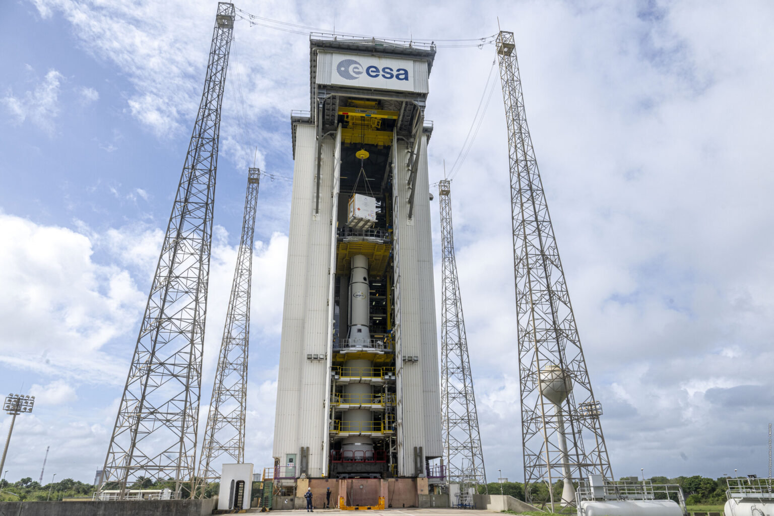 Smile: hoisting Vega-C fourth stage for flight VV29