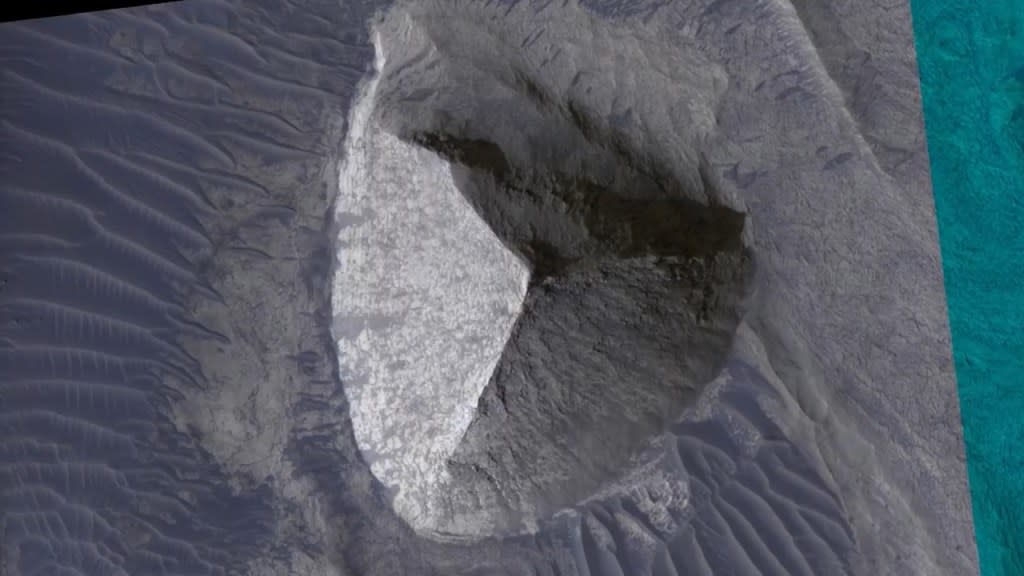 A photo of a three-sided Martian “pyramid” has raised questions about advanced life on the Red Planet. NASA