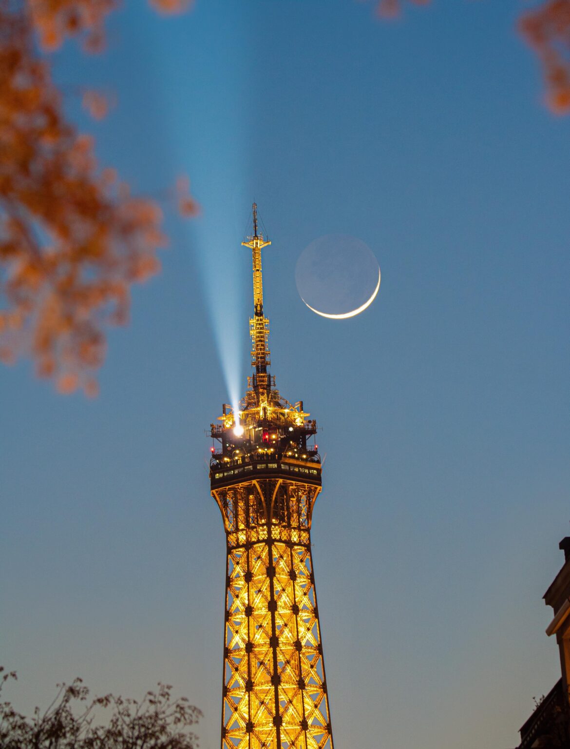 A 4% Moon over the Eiffel Tower at the equinox