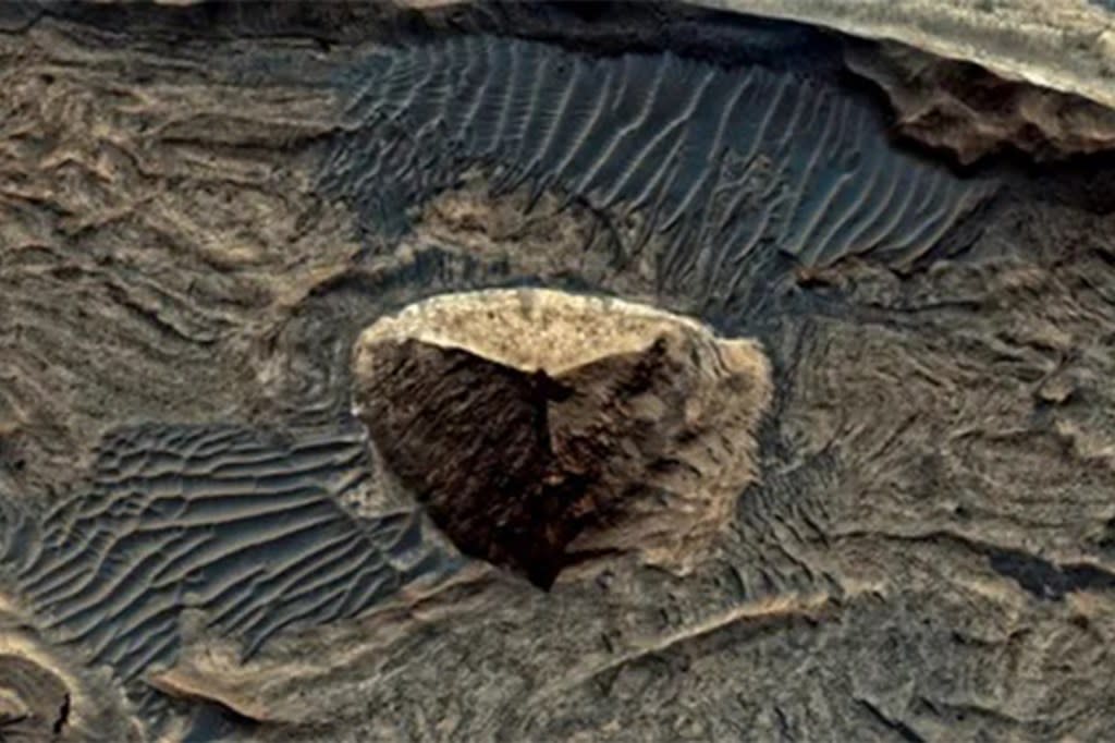 “What geological process creates a three-sided pyramidal structure like this?” Wondered documentary filmmaker Brian Dobbs. “It just is so baffling to me why we can take a look at this and say to ourselves there is nothing to see here, clearly this is an anomaly.” NASA/JPL/University of Arizona
