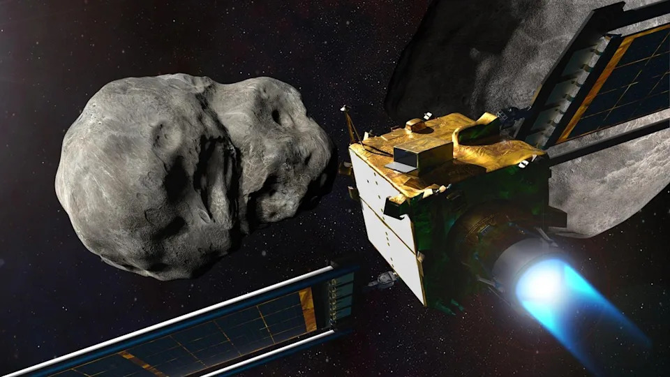  A spacecraft with solar panels heads for an asteroid in the darkness of space. 