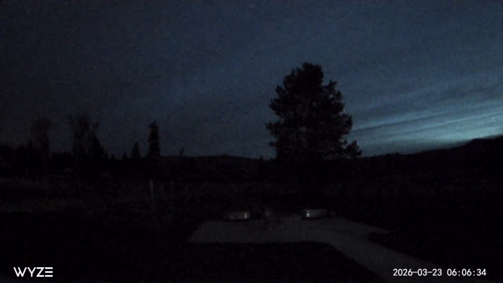 Huge meteor over Washington/Oregon recorded from Chester, Northern California