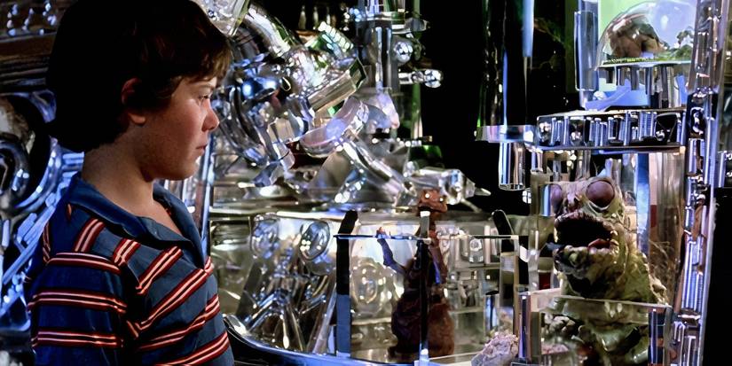 David examines the aliens Max has collected in Flight of the Navigator.