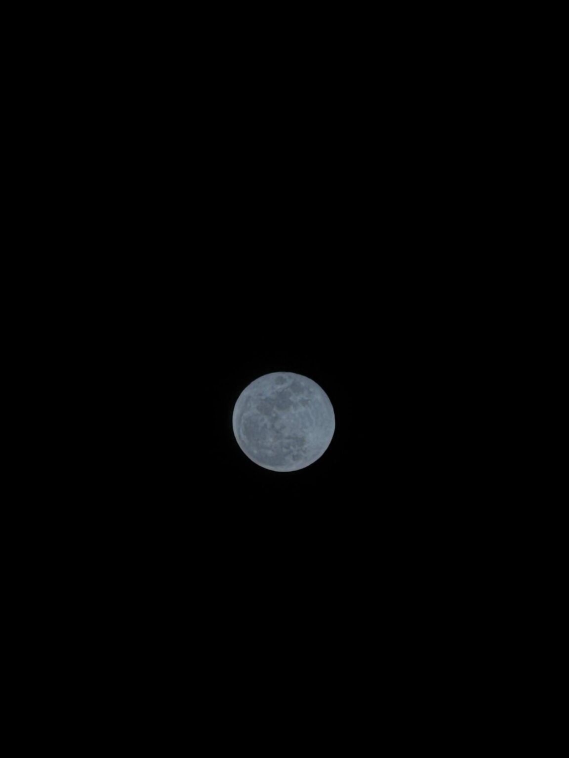 i took this photo of the moon tonight :D