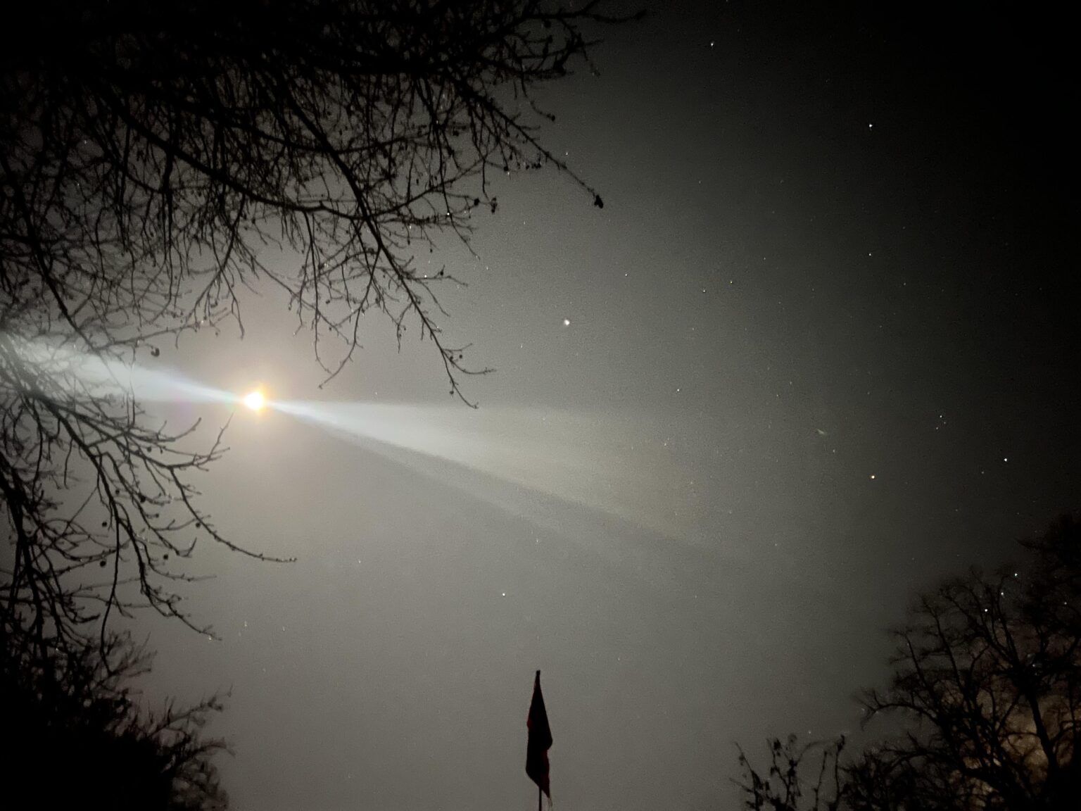 A photo taken from the garden in Nottingham, England last night 28/2/26