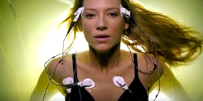 FBI agent Olivia Dunham (Anna Torv) in a deprivation tank in Fringe.