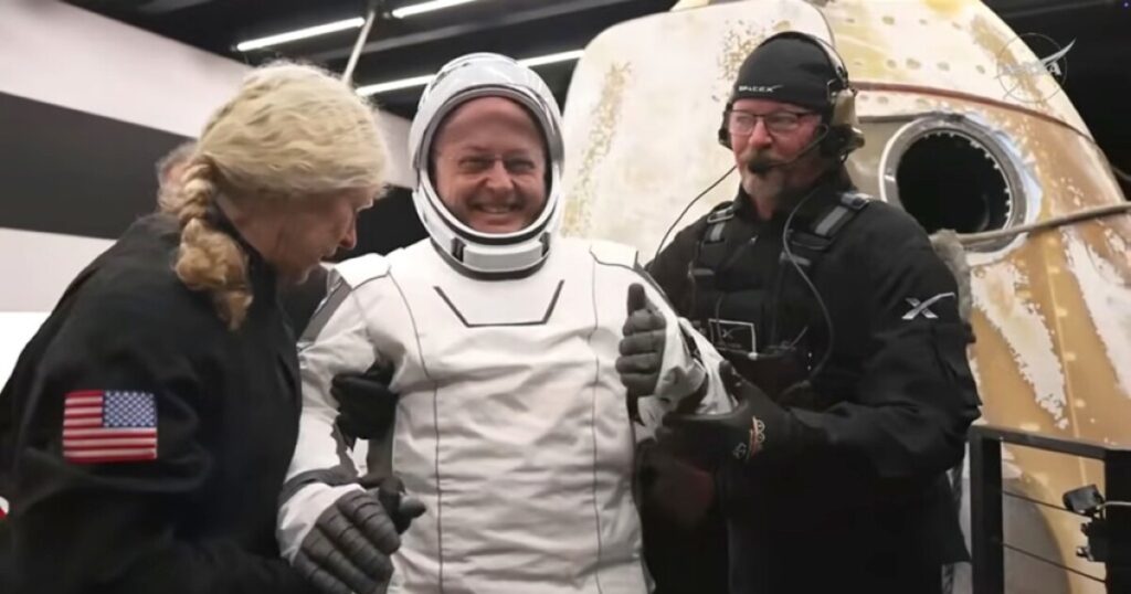 Astronaut details health scare above Earth Astronaut details health scare above Earth