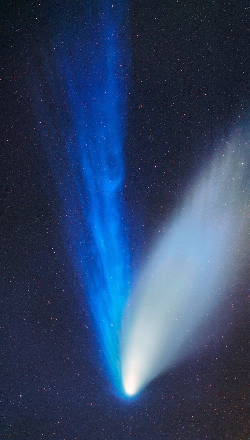 Comet Hale–Bopp closest approach to Earth today, 29 years ago