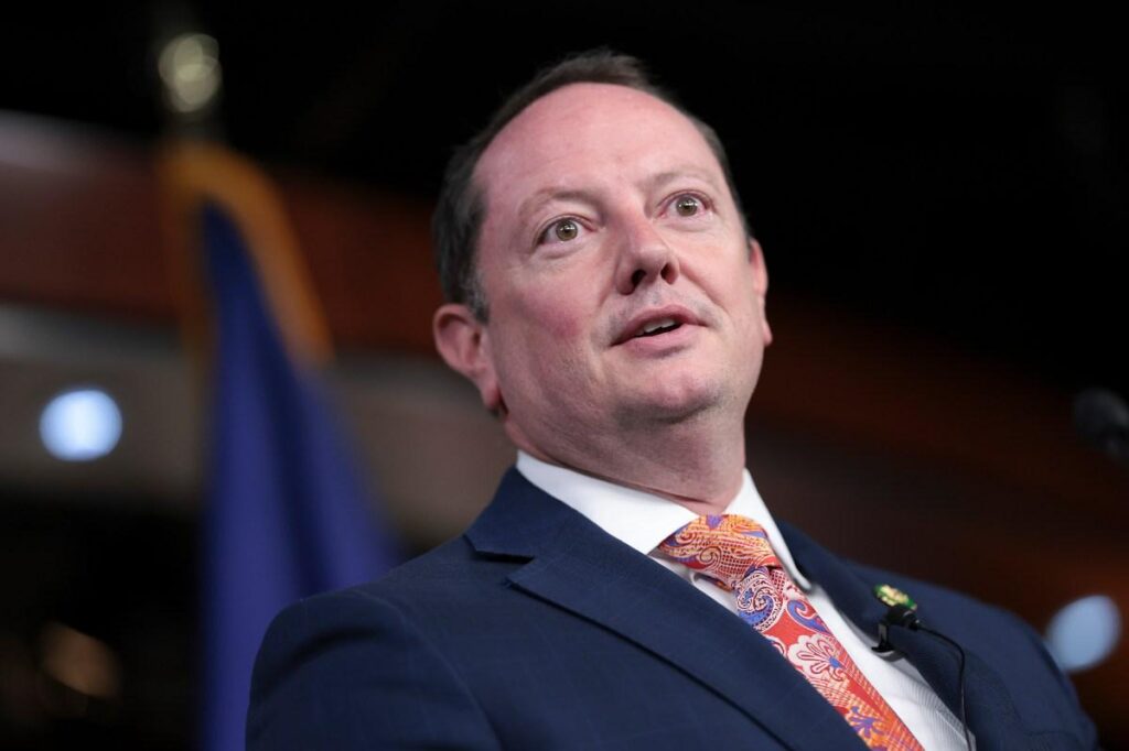 Congressman describes secret UFO videos: "Defies logic" - "I saw it and I can't tell what they are and neither could the people that filmed them. It’s something that’s wild like, you know defies logic, the way in which they operate.”