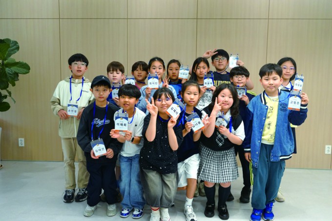 강연과 체험을 위해 동아사이언스 본사에 방문한 어린이 우주 기자단. 어린이과학동아 제공