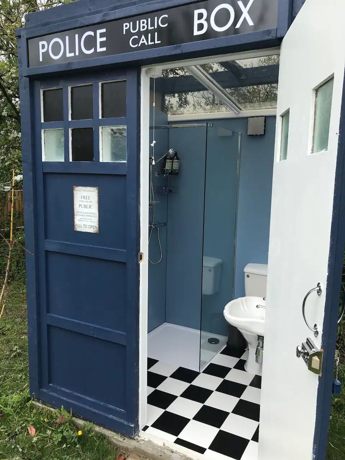 The TARDIS bathroom