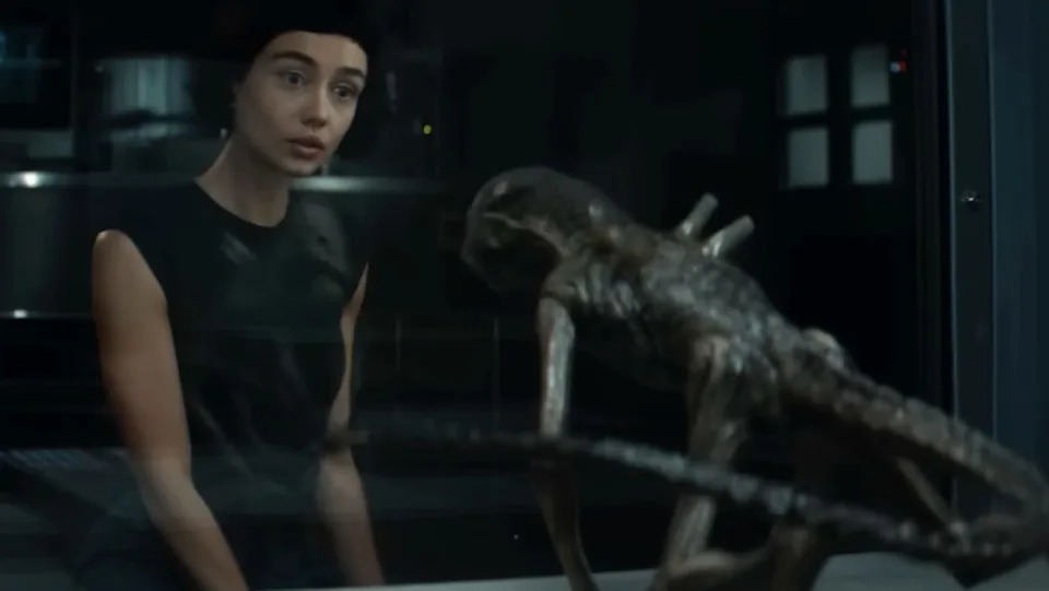 Wendy (Sydney Chandler) communicates with a newborn Xenomorph.