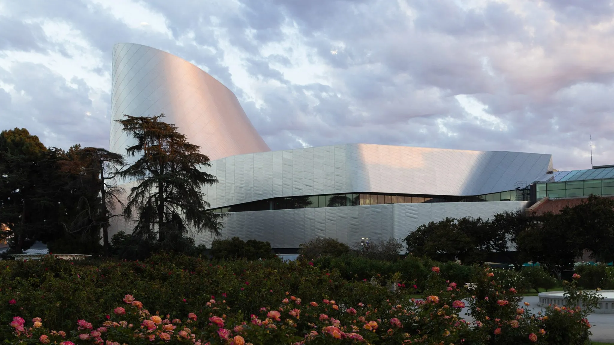 ZGF Architects Complete New Home for Space Shuttle Endeavour at California Science Center