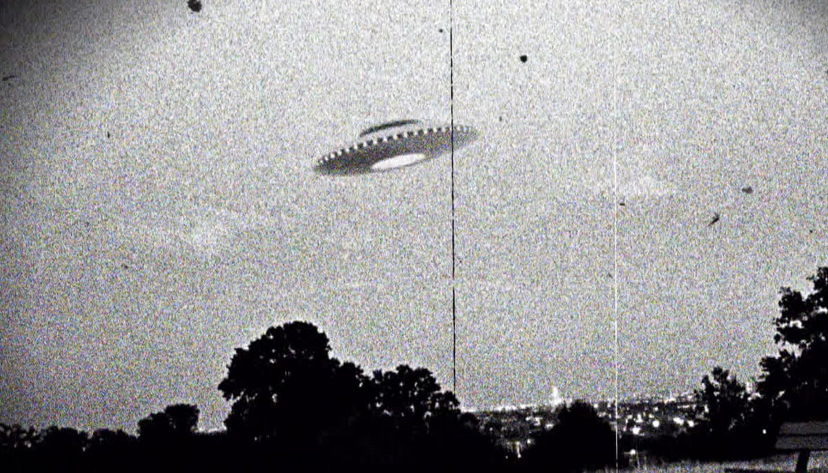 UFO spotted in UK? Unexplained object baffles locals at night 