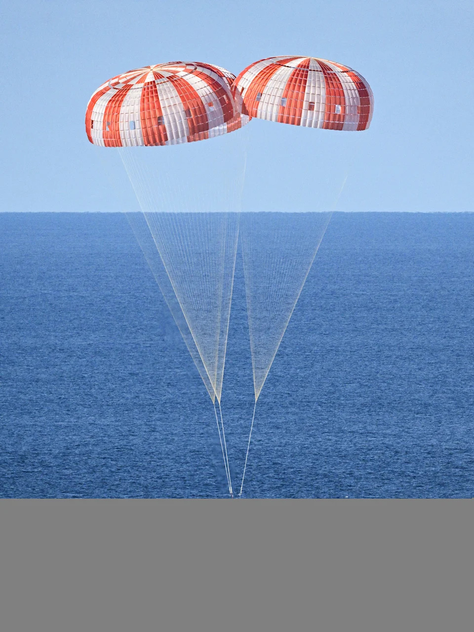 The Orion splashes down in the Ocean on April 10