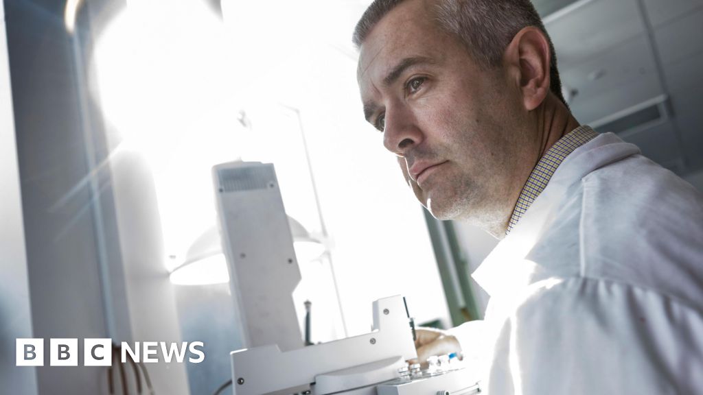 Call for citizen scientists to collect space dust - BBC