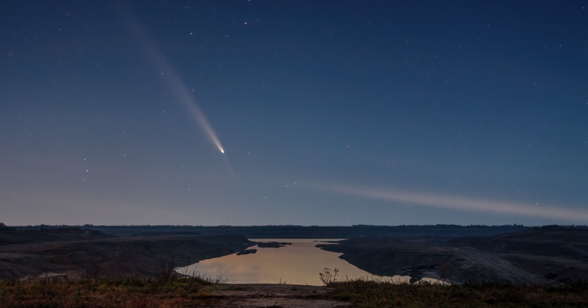 Analysis Of Material Coming Off Of The Interstellar Comet 3I/ATLAS Gives Researchers A Few Surprises Comet in sky