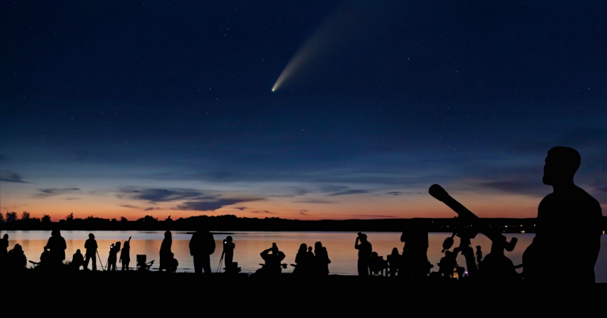 Analysis Of Material Coming Off Of The Interstellar Comet 3I/ATLAS Gives Researchers A Few Surprises People looking at comet