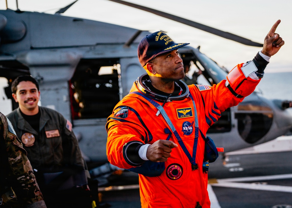 DVIDS – News – Navy search and rescue medical technician supports recovery of Artemis II astronauts NASA Astronauts Arrive Back on Earth