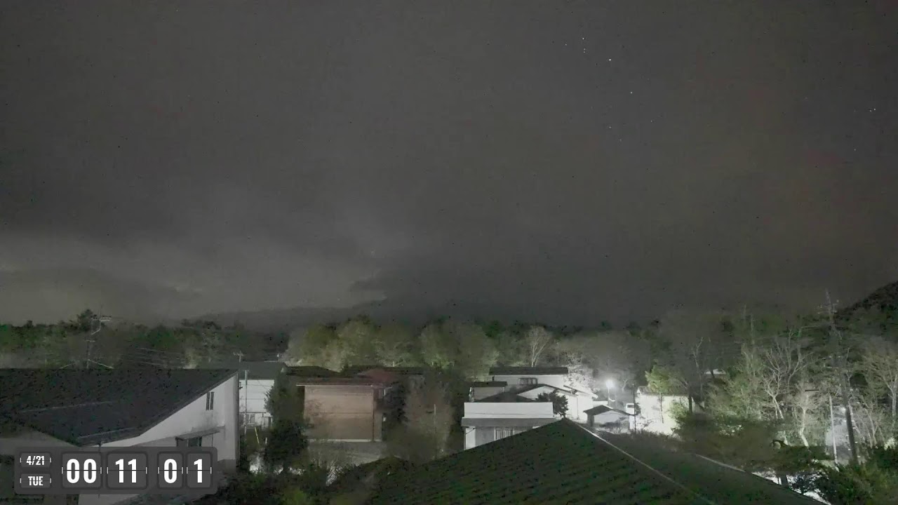April Lyrids 4月こと座流星群 meteor shower 富士山ライブカメラ!Mount Fuji Live Camera - YouTube