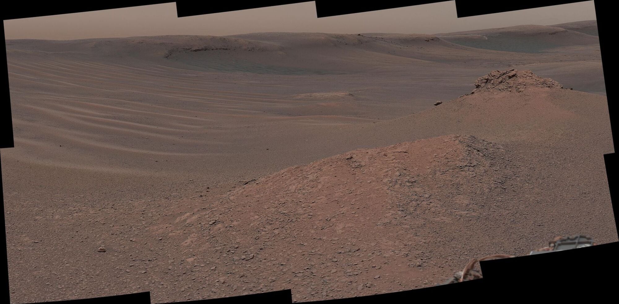 Curiosity capturing its surroundings in Gale Crater