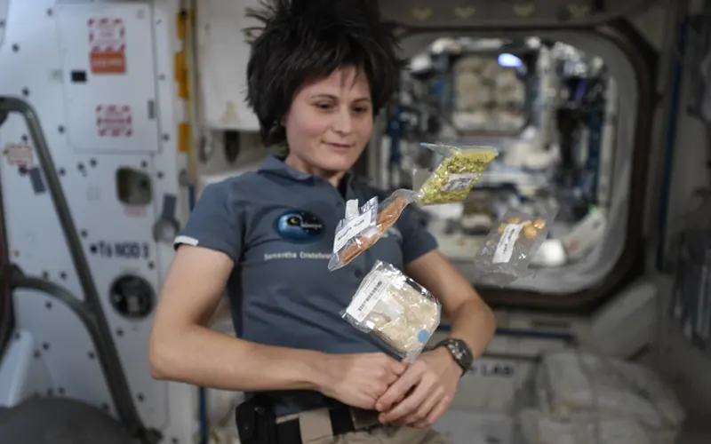 CNES has issued a call for a space kitchen prototype designed for future crewed deep space missions, with long-term testing planned in Toulouse.