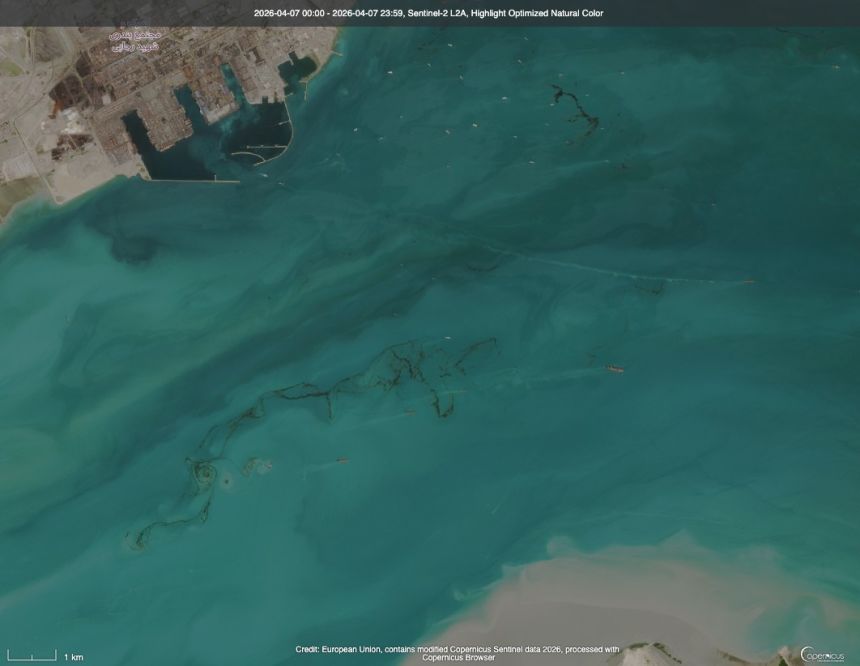 Image taken April 7 shows oil spill near Iran's Qeshm Island.