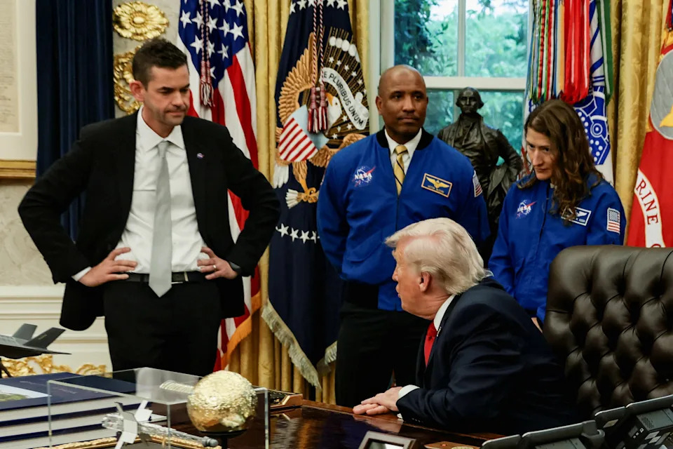 Isaacman joined the Artemis II astronauts in the Oval Office on Wednesday. / Evelyn Hockstein / REUTERS