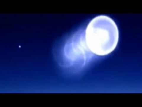 Strange and magical lights caused by a UFO, filmed in the skies of Canada.