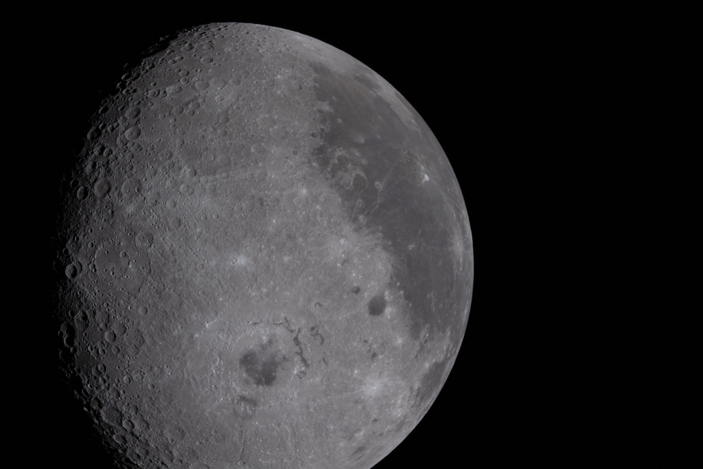 artemis sends back photos from the far side of the moon