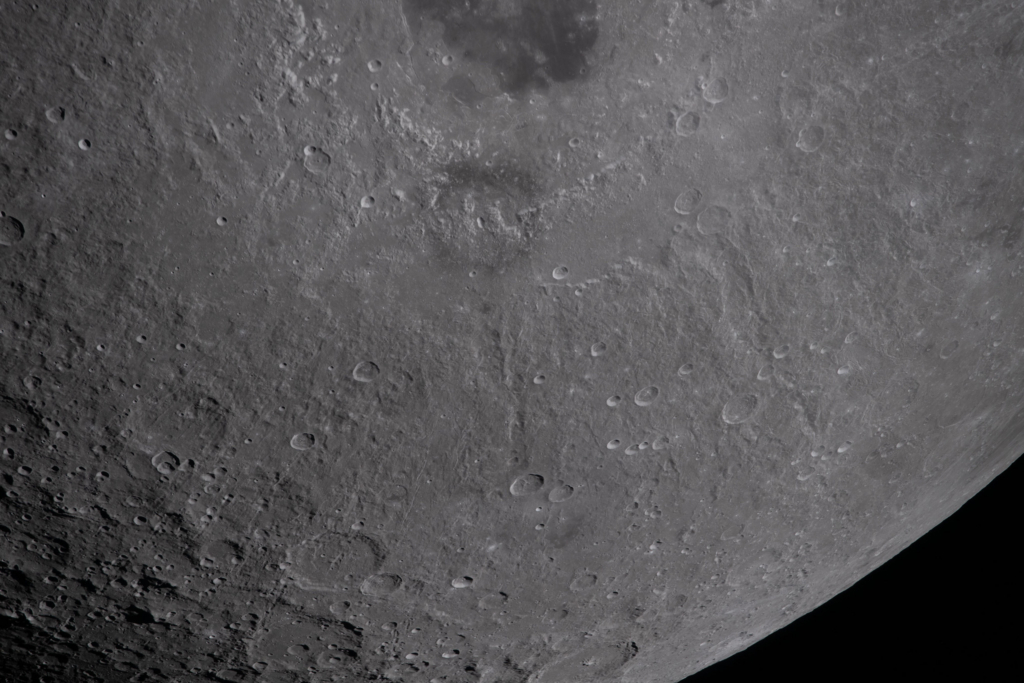 artemis sends back photos from the far side of the moon