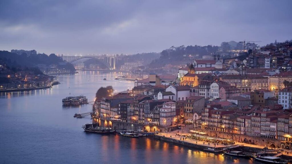 Puzzling UFO Photographed in Portugal | Newsradio WTAM 1100 Puzzling UFO Photographed in Portugal