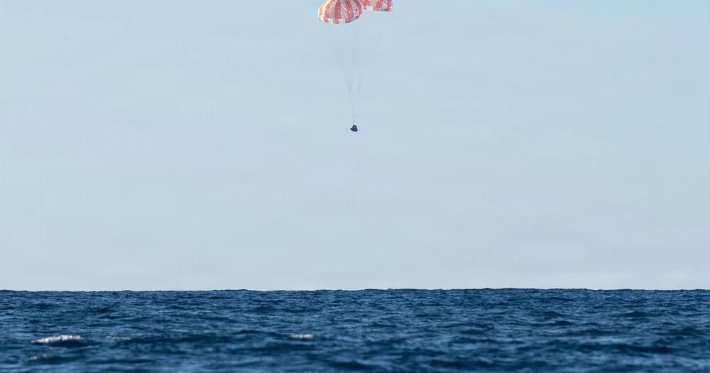 US Navy Divers Recover NASA Astronauts | Top Stories US Navy Divers Recover NASA Astronauts