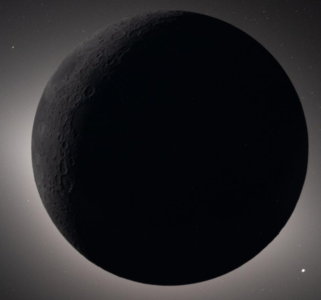 Multiple points of light on the dark side of the moon? Is it TLP?