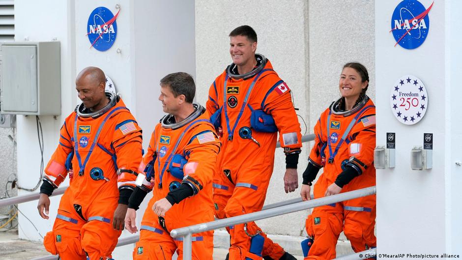 NASA readies to launch astronauts to moon