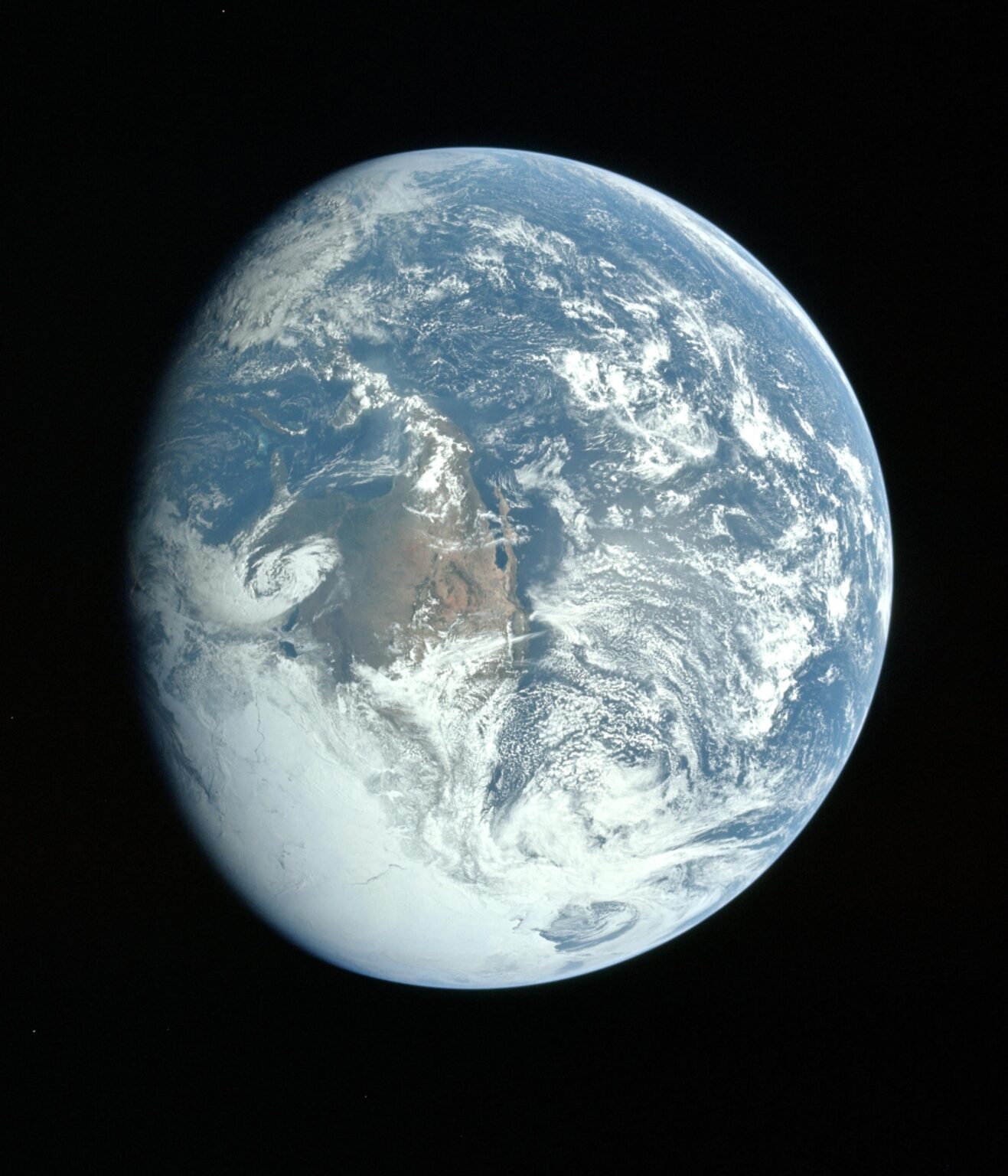 Apollo 16 Hasselblad image from film magazine 118/NN - Earth, Undocking, Moon
