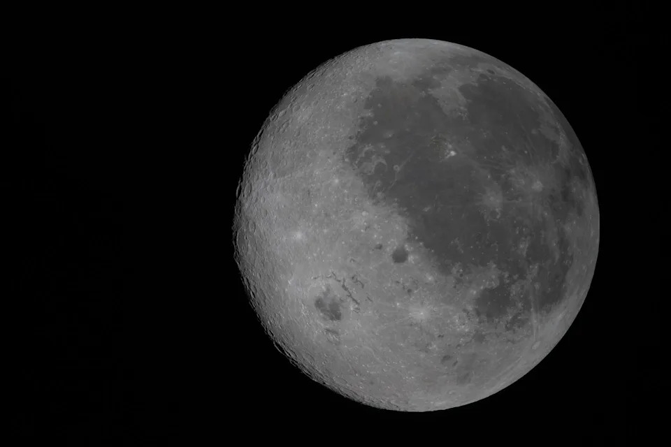 NASA - PHOTO: In this fully illuminated view of the Moon, the near side (the hemisphere we see from Earth), is visible on the right, April 6, 2026.