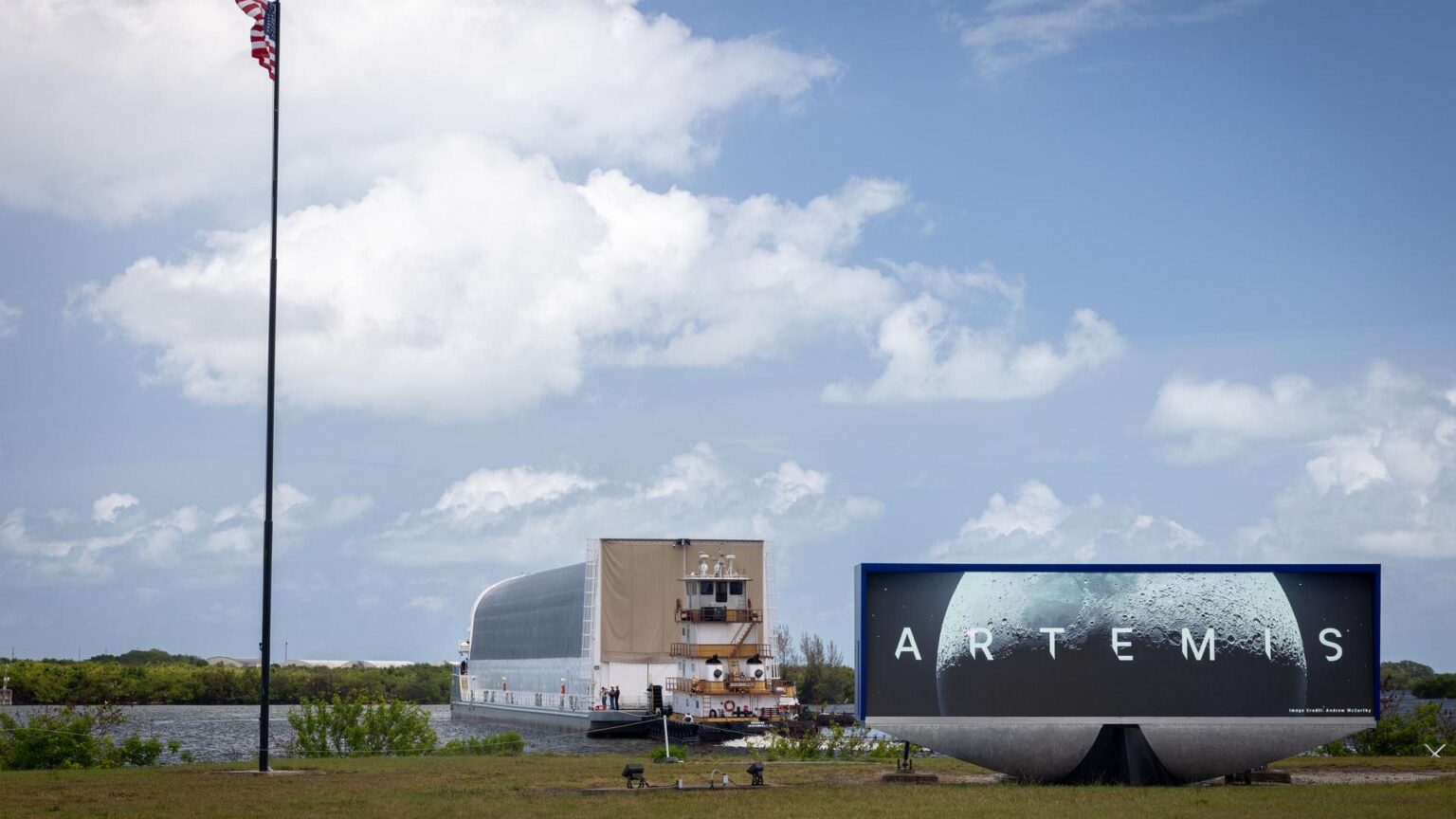 Artemis 3 SLS rocket's core stage arrives in Florida for 2027 launch (photo)