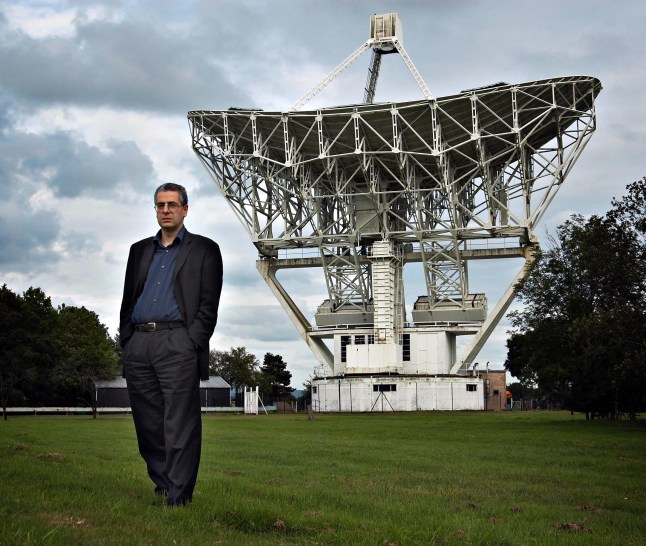 Television programmes: The British UFO Mystery: Stranger than Fiction Nick Pope by one of the radio telescopes at Jodrell Bank Observatory. For three years, Nick Pope was the central player in a Ministry of Defence Division that, according to them, doesn't exist. Officially he worked in Secretariat air staff 2A, what that actually means, is that he ran the Governments UFO Project. Though this department would change its title over the years, it was by any other name - the MoD X-Files. Licensed by CHANNEL 5 BROADCASTING. Five Stills: 0207 550 5509. Free for editorial press and listings use in connection with the current broadcast of Channel 5 programmes only. This Image may only be reproduced with the prior written consent of Channel 5. Not for any form of advertising, internet use or in connection with the sale of any product.