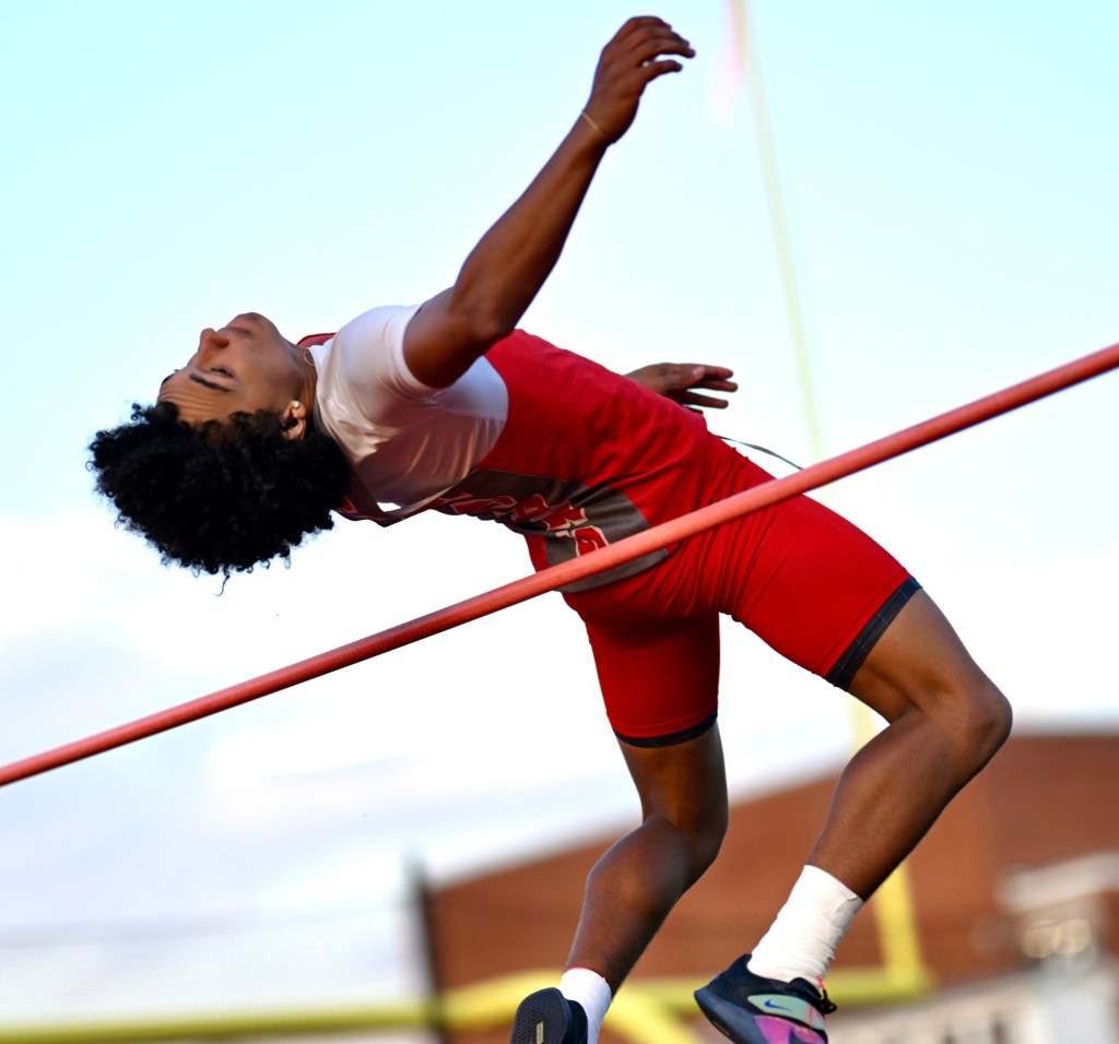 Cougars, Comets split WVC track and field meet – Hazleton Standard Speaker