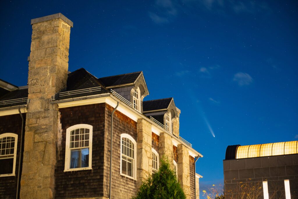 Comet Over Taft Hall – University of Rhode Island Magazine
