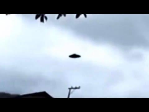 Aliens casually photobombing