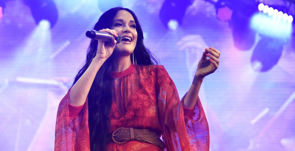 Country Star Has Video of UFOs Following Her on Plane