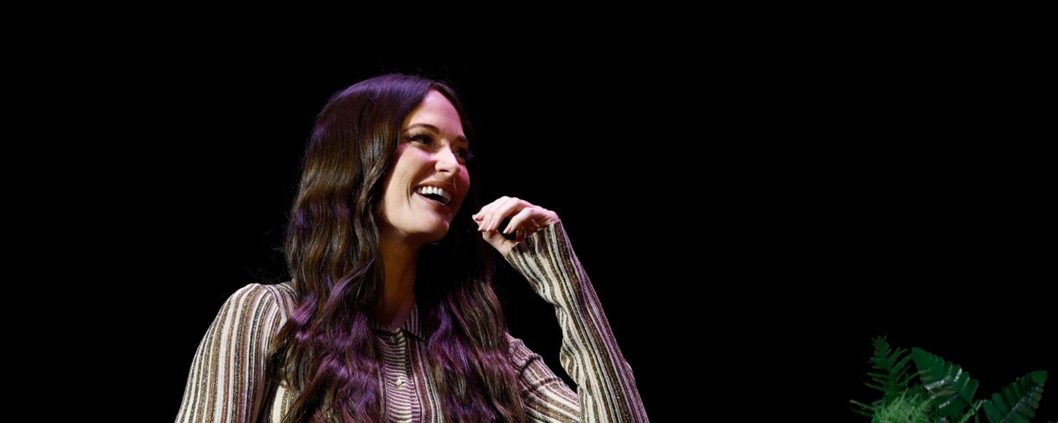 Kacey Musgraves Swears UFOs Followed Her on Flight to Nashville—and She’s Got Video To Back It Up Kacey Musgraves Swears UFOs Followed Her on Flight to Nashville—and She’s Got Video To Back It Up