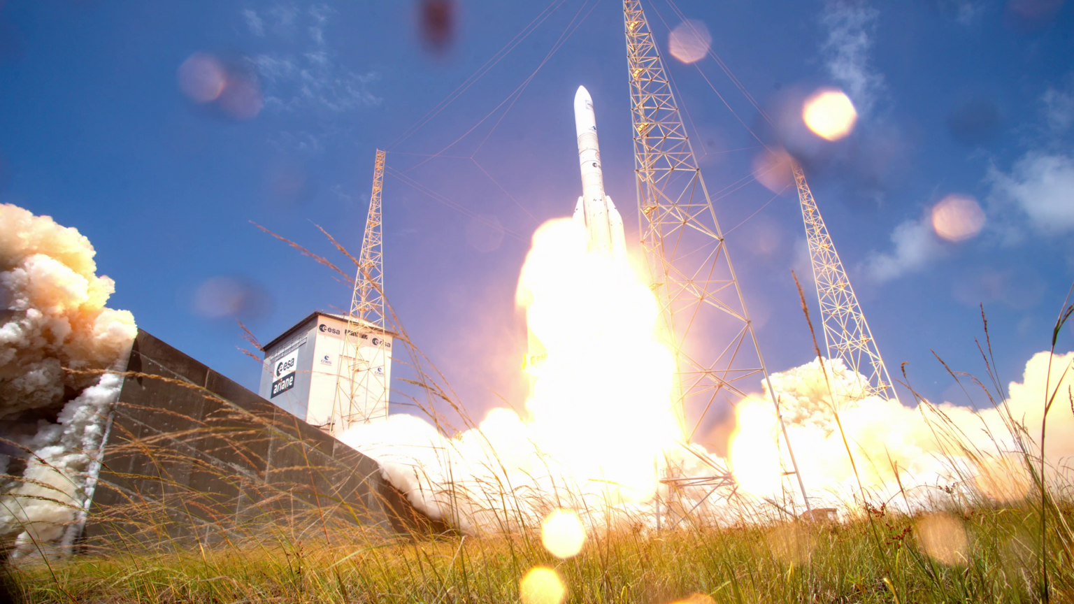 Preparing first Ariane 6 with four boosters and liftoff