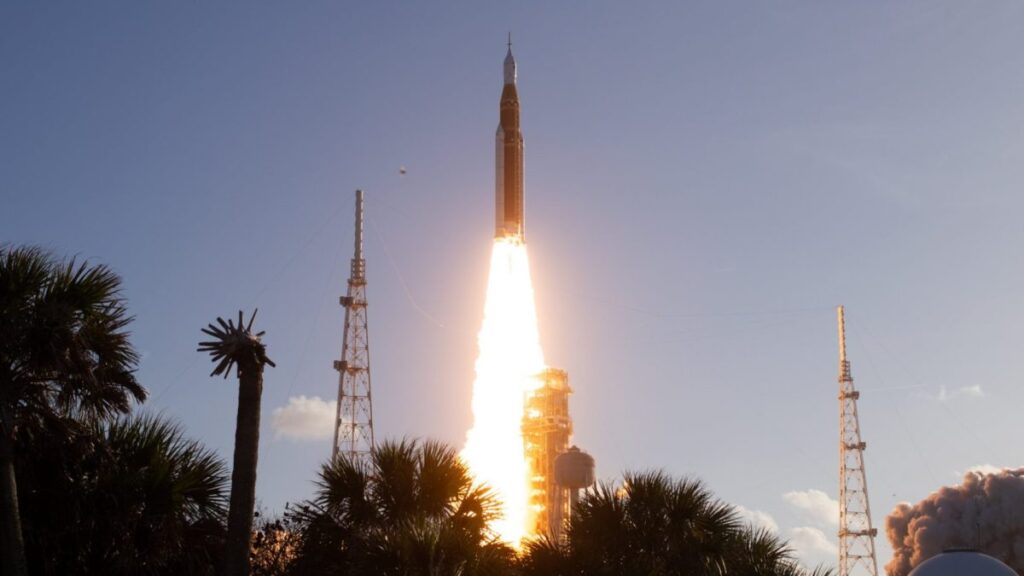 Why Nasa is shooting for the Moon’s far side Why Nasa is shooting for the Moon's far side